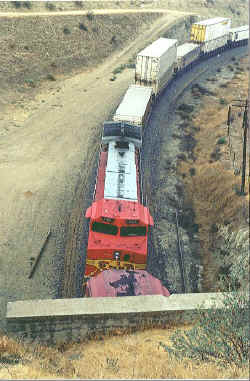 tunnel2c.jpg (92721 bytes)