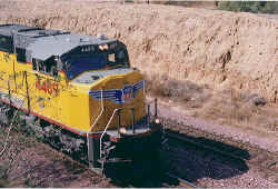 UP4489.jpg (96007 bytes)