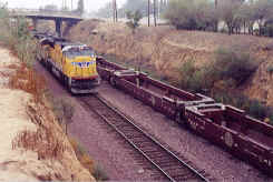 UP4639.jpg (119222 bytes)