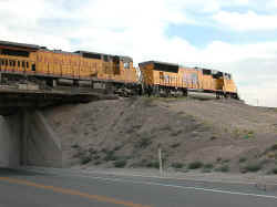 UP4939b.jpg (102453 bytes)