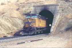 UP5704.jpg (95039 bytes)